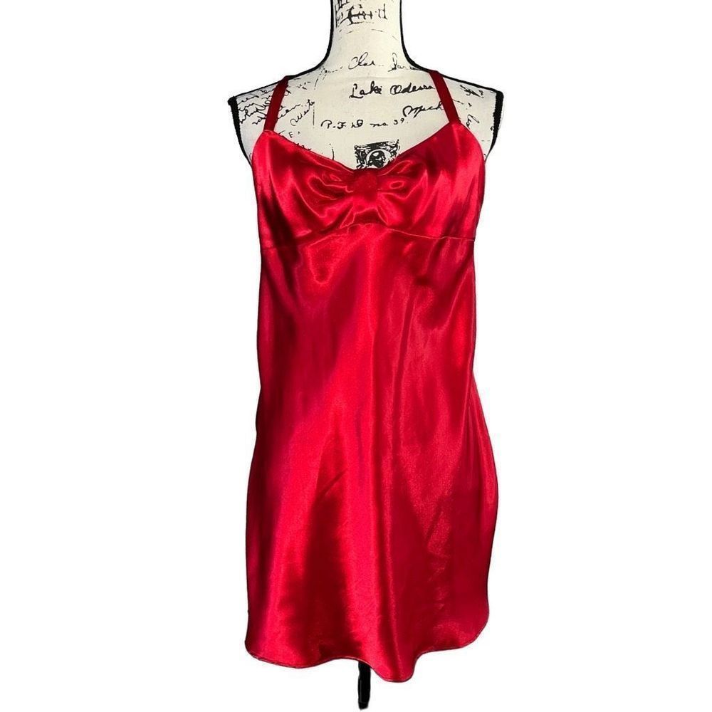 Victoria’s Secret Angels red silky night gown large